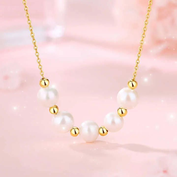 قلادة من اللؤلؤ المائي العذبFreshwater pearl necklace