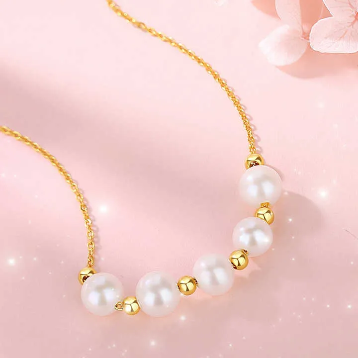قلادة من اللؤلؤ المائي العذبFreshwater pearl necklace
