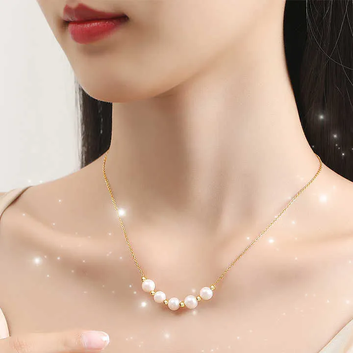 قلادة من اللؤلؤ المائي العذبFreshwater pearl necklace