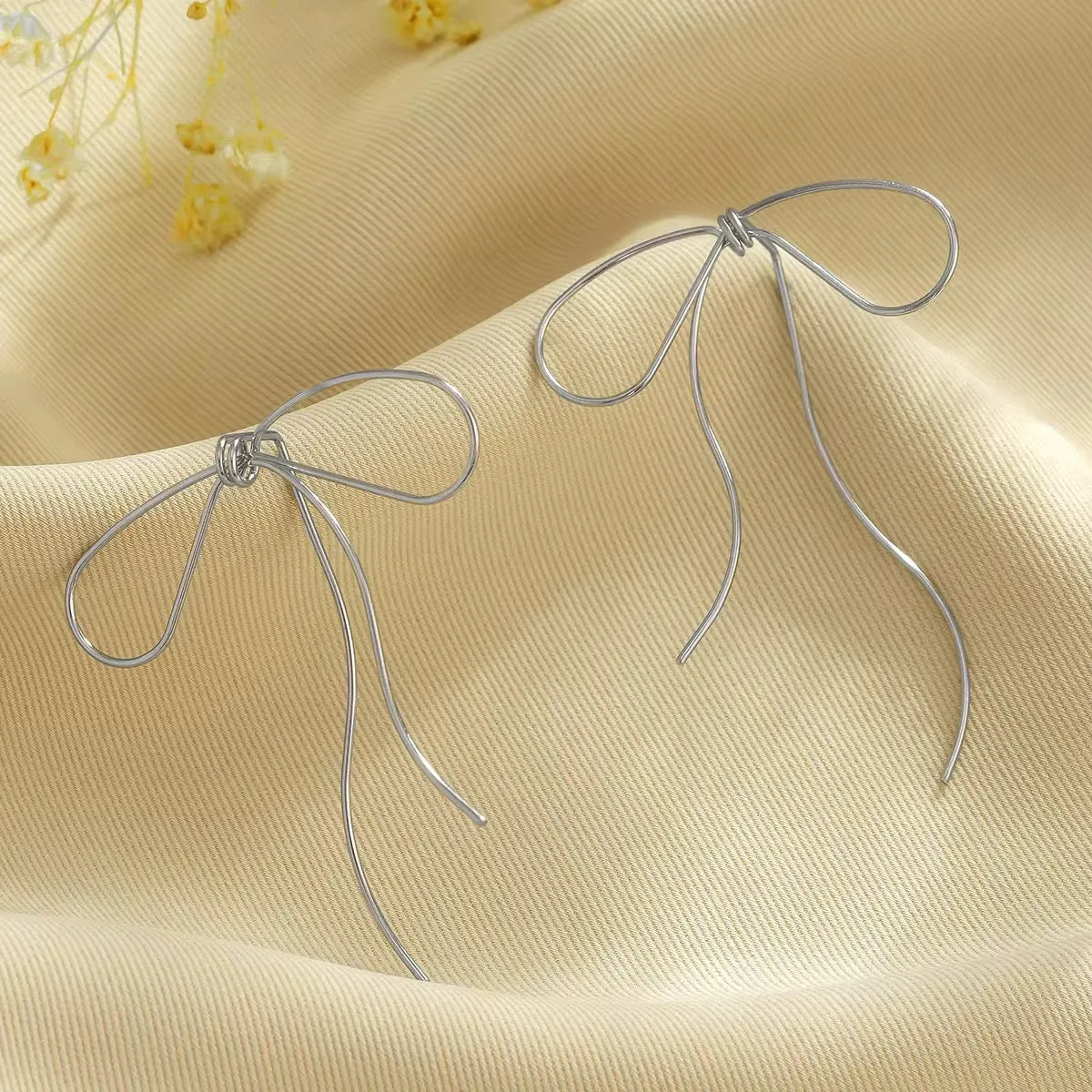 Pretty Line Bowknot Stud Earrings
