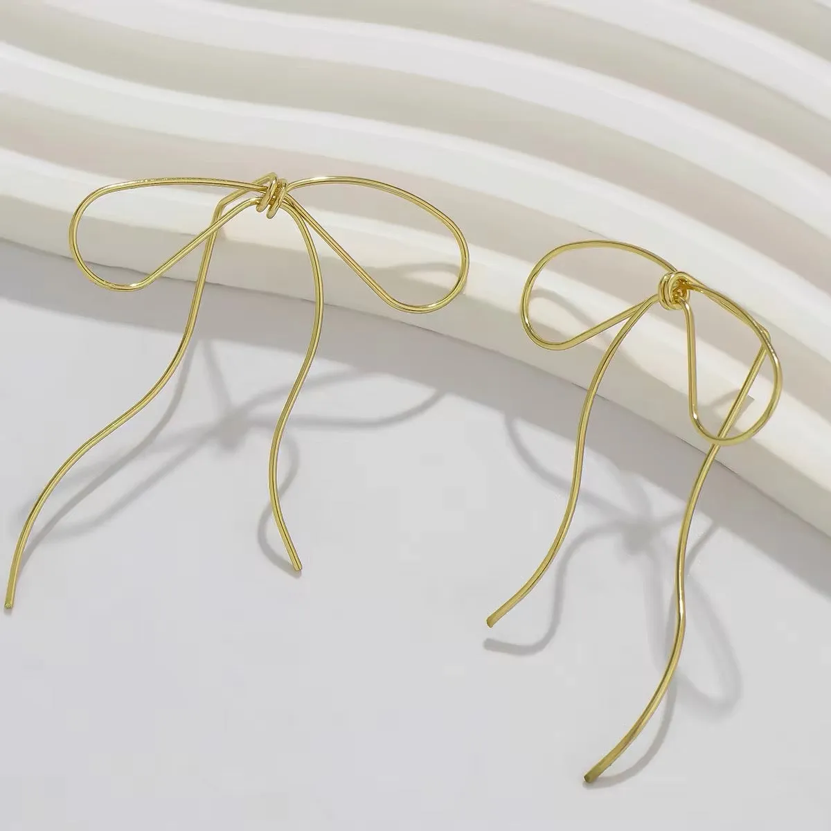 Pretty Line Bowknot Stud Earrings